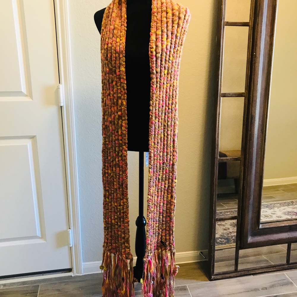 BGN knit scarf